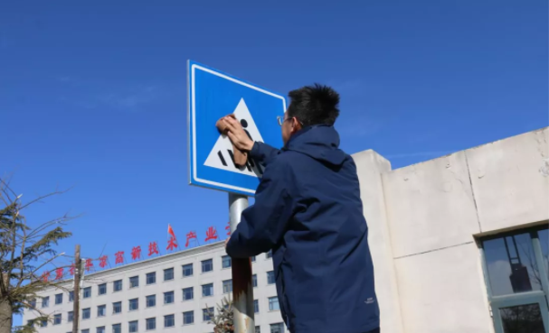文明创建我先行 ——爱游戏官方网页版-爱游戏(中国)
团委开展环境卫生整治志愿活动(图3)