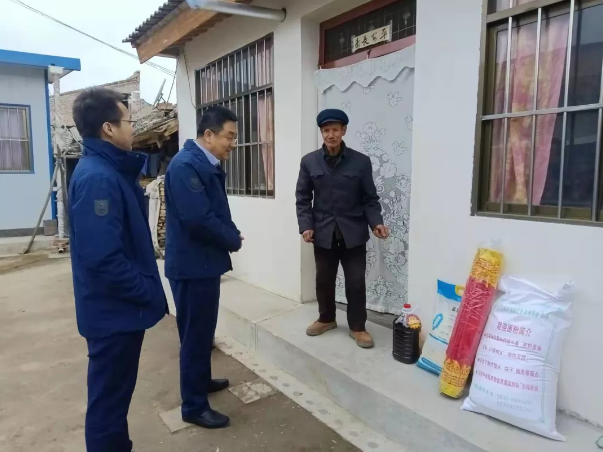 爱游戏官方网页版-爱游戏(中国)
深入帮扶村开展春节慰问(图2)