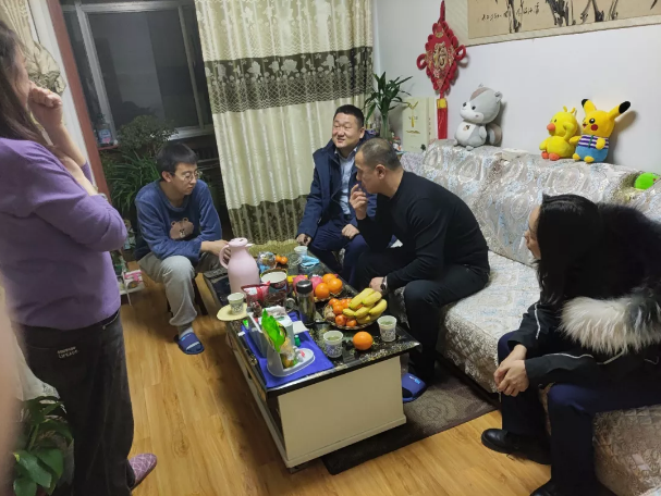 关爱员工冷暖 传递组织温情——爱游戏官方网页版-爱游戏(中国)
组织开展员工家访活动(图2)