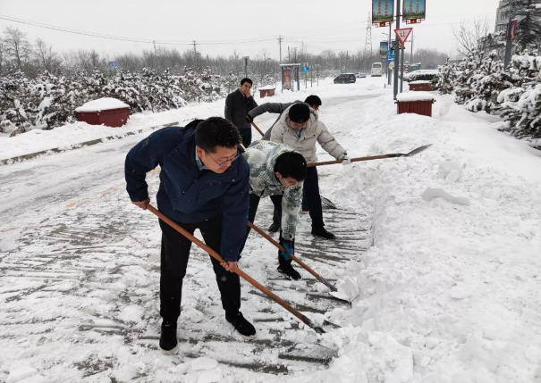爱游戏官方网页版-爱游戏(中国)
组织全体员工扫雪除冰(图2)