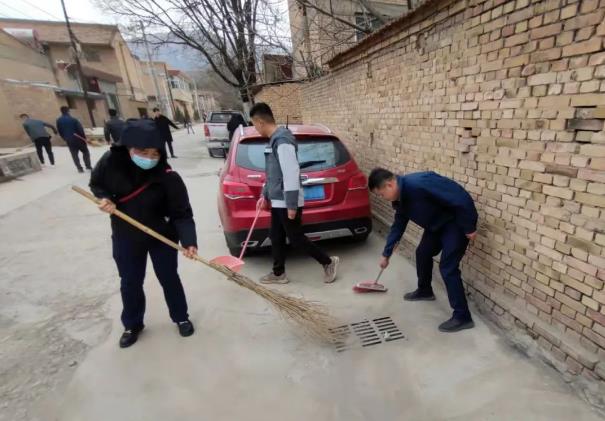 爱游戏官方网页版-爱游戏(中国)
团委开展“学雷锋义务清扫活动”(图2)
