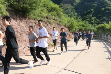 助力文旅市场 展示产投风采——爱游戏官方网页版-爱游戏(中国)
组织开展员工登山比赛活动(图3) 助力文旅市场 展示产投风采——爱游戏官方网页版-爱游戏(中国)
组织开展员工登山比赛活动(图3)