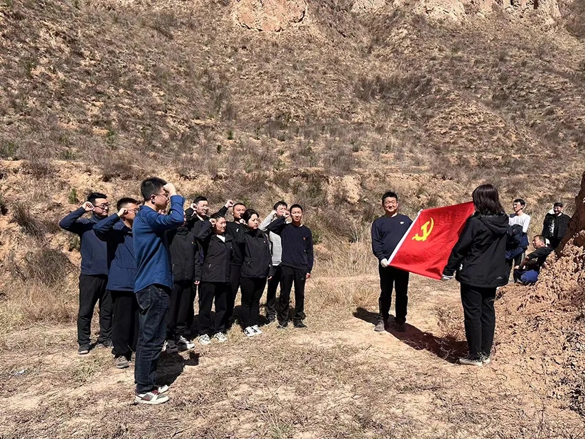爱游戏官方网页版-爱游戏(中国)
开展义务植树活动(图3)